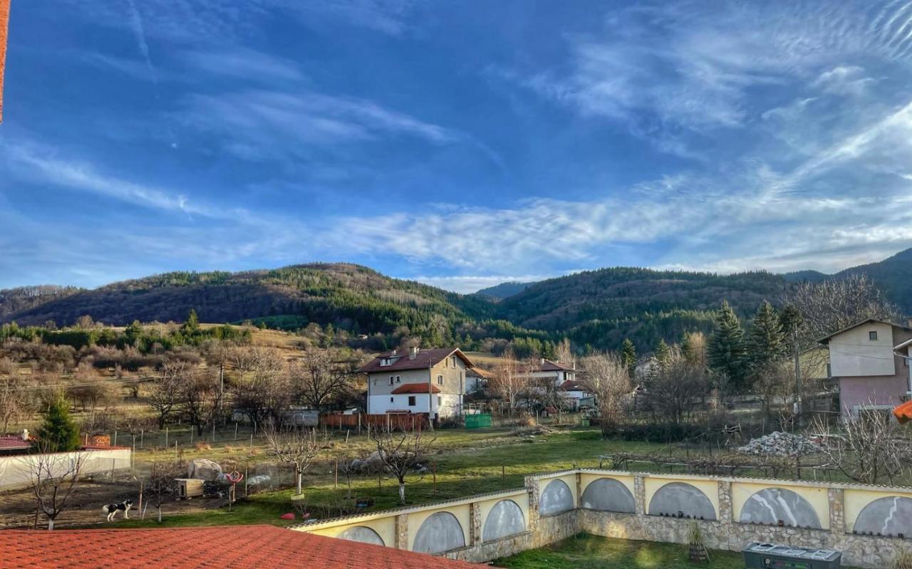 Къща За Гости Гергана Raduil Buitenkant foto